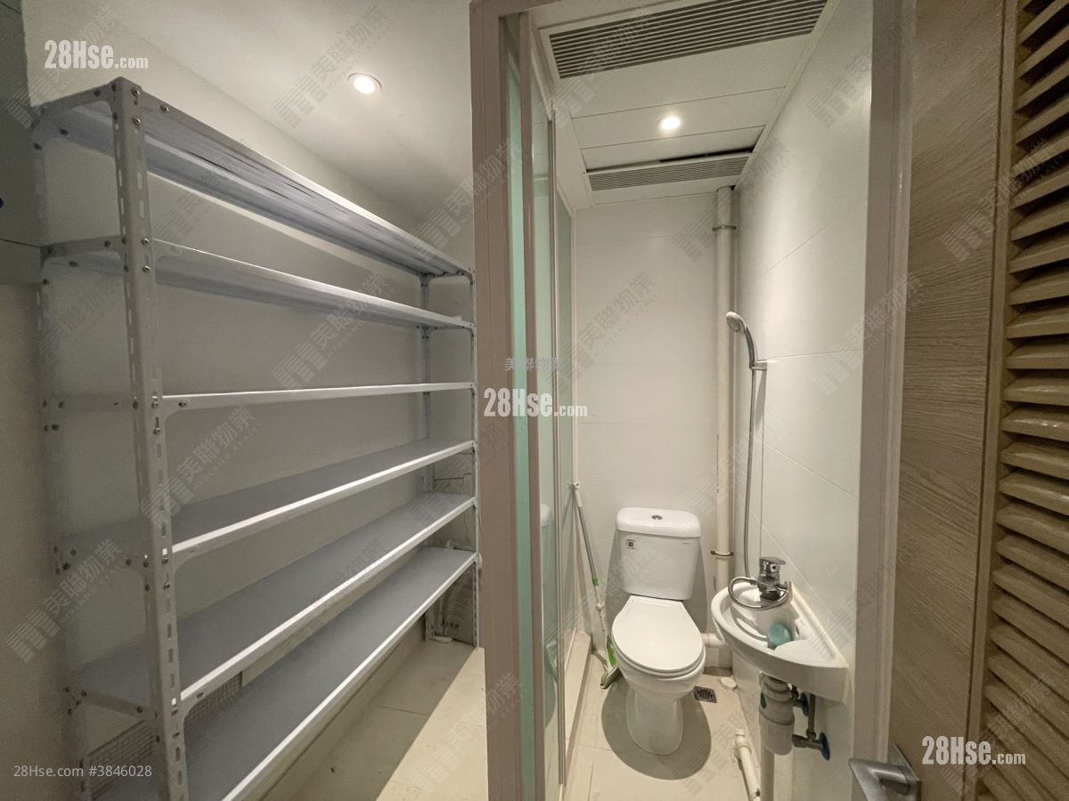 Solaria Rental 3 Bedrooms , 2 Bathrooms 696 ft²