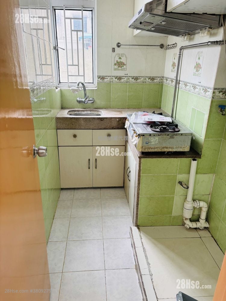 Scenic Court Sell 2 Bedrooms , 1 Bathroom 358 ft²
