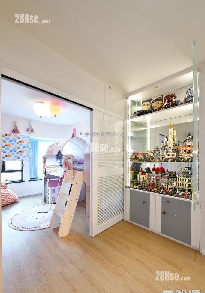 King's Park Villa Sell 3 Bedrooms , 2 Bathrooms 1,812 ft²