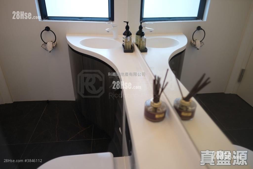 King's Park Villa Sell 3 Bedrooms , 2 Bathrooms 1,812 ft²