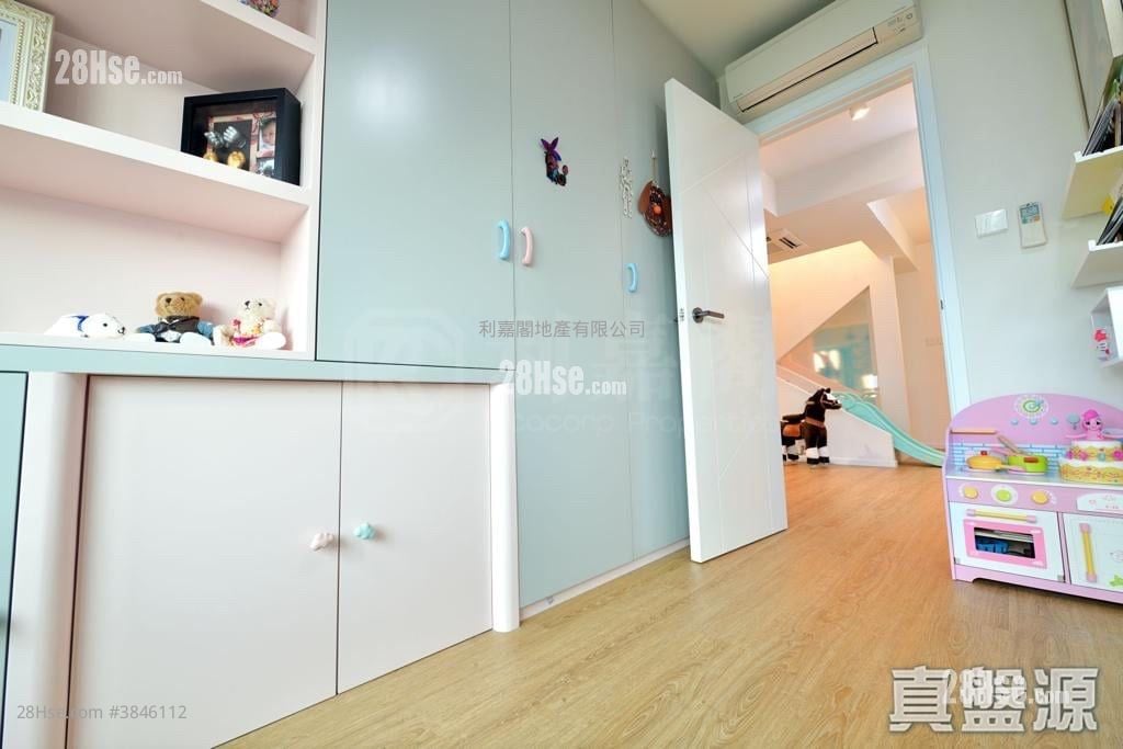 King's Park Villa Sell 3 Bedrooms , 2 Bathrooms 1,812 ft²