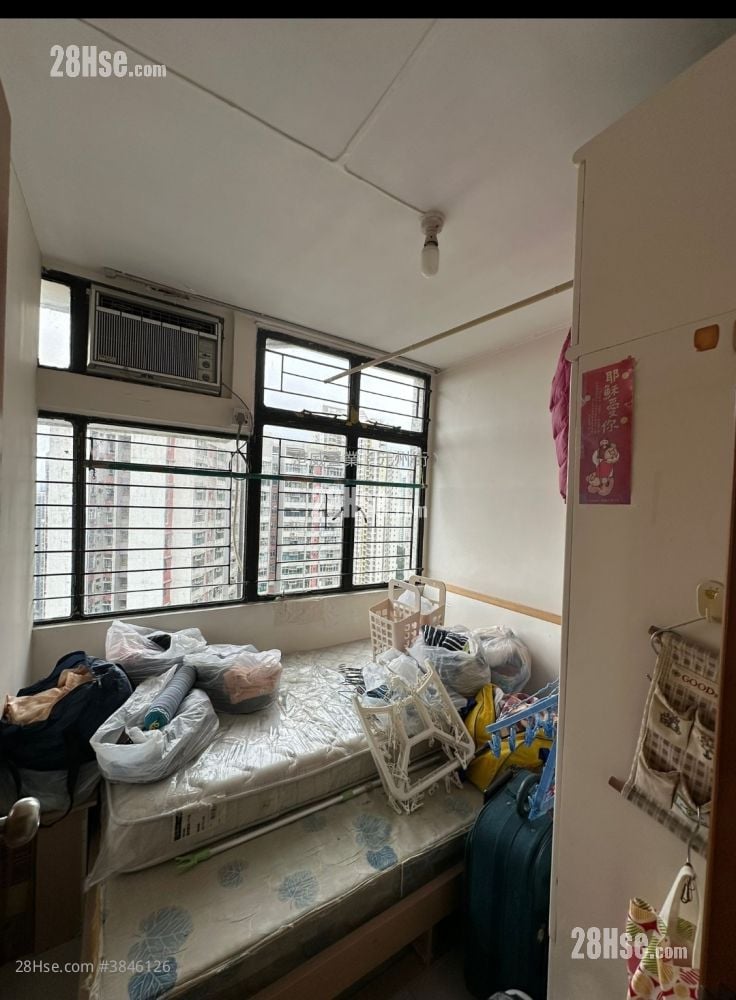 彩霞邨 售盘 2 房 443 平方尺