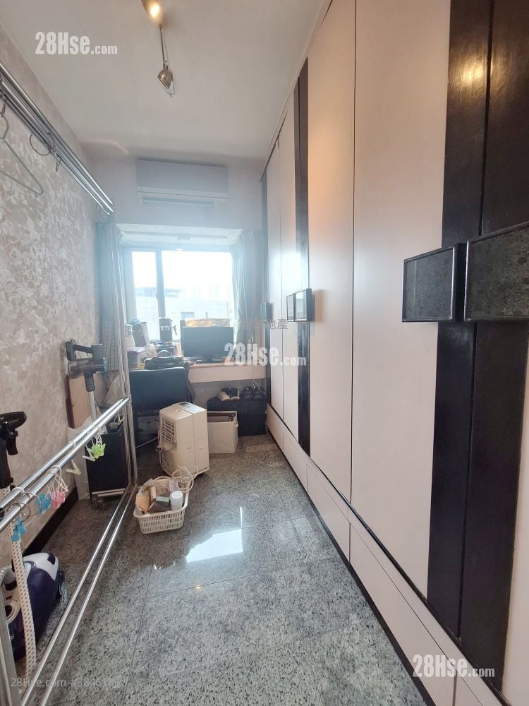 Peridot Court Sell 3 Bedrooms , 2 Bathrooms 771 ft²