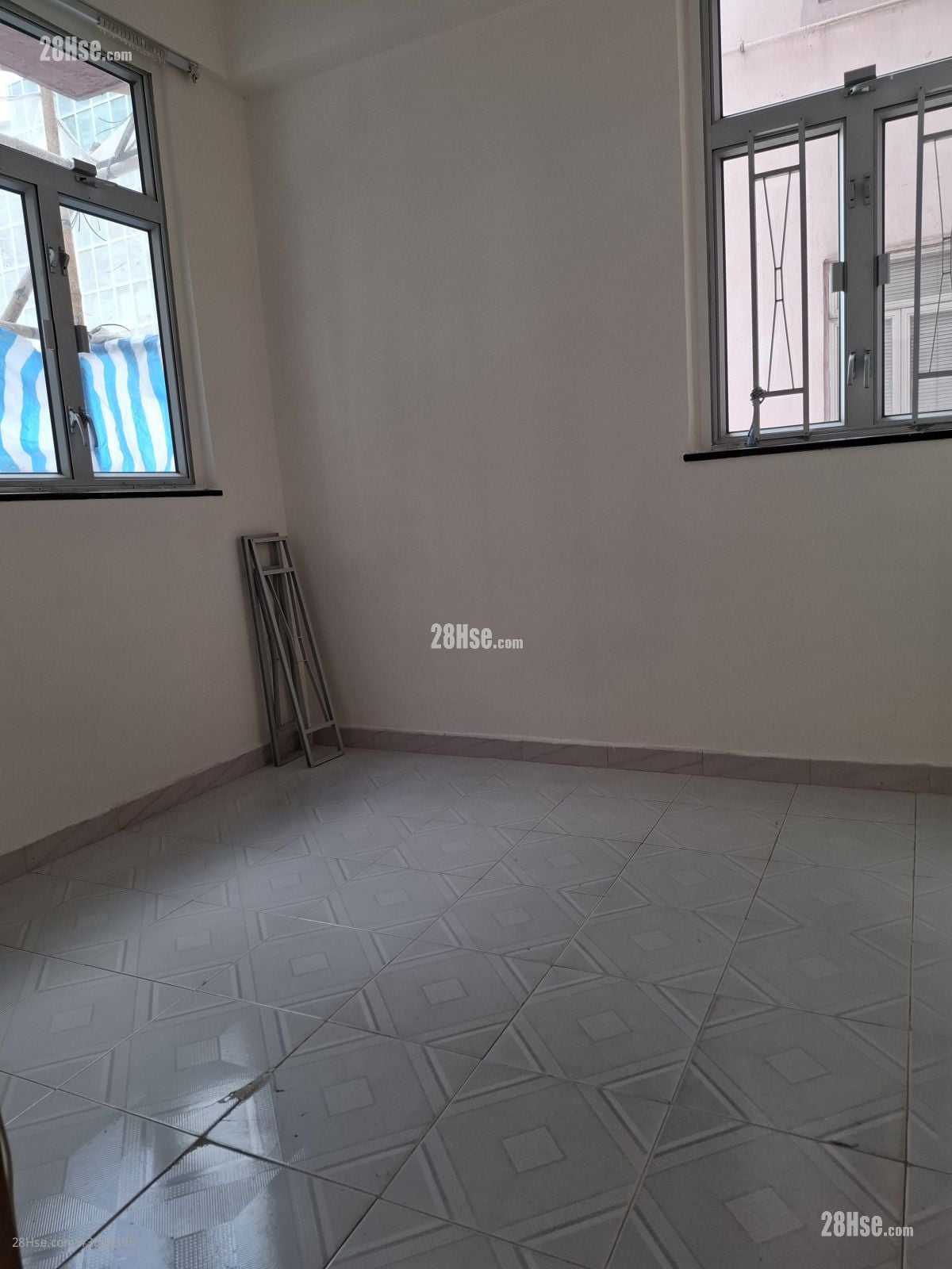 Tsuen Lok Building Rental 2 Bedrooms , 1 Bathroom 250 ft²