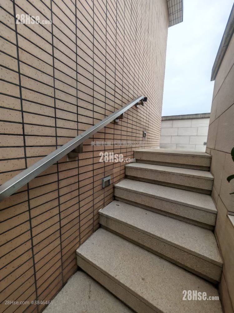峻巒 售盤 3 房 1,006 平方呎