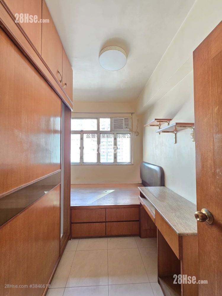 Sun Tao Building Sell 2 Bedrooms , 1 Bathroom 467 ft²