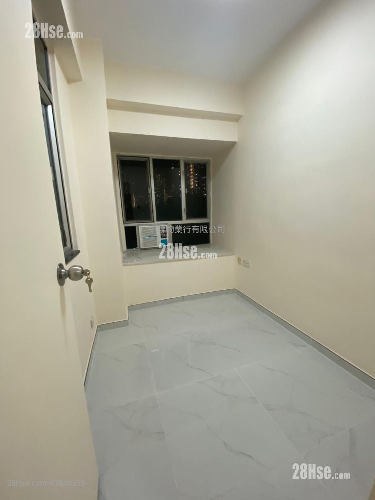 Golden Lion Garden Sell 270 ft²