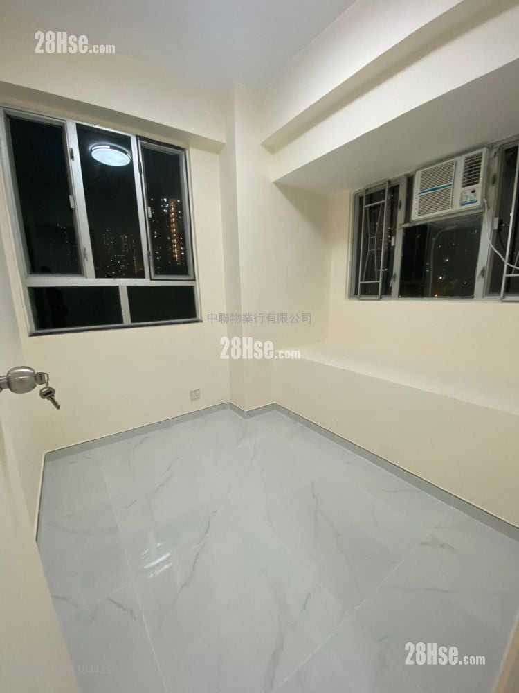 Golden Lion Garden Sell 270 ft²