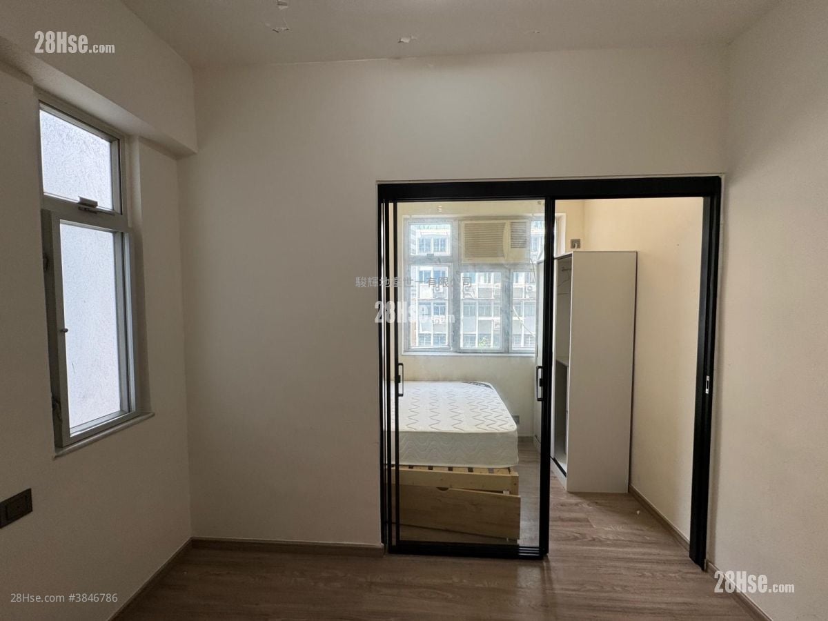 Pearl City Mansion Rental 2 Bedrooms , 1 Bathroom 250 ft²