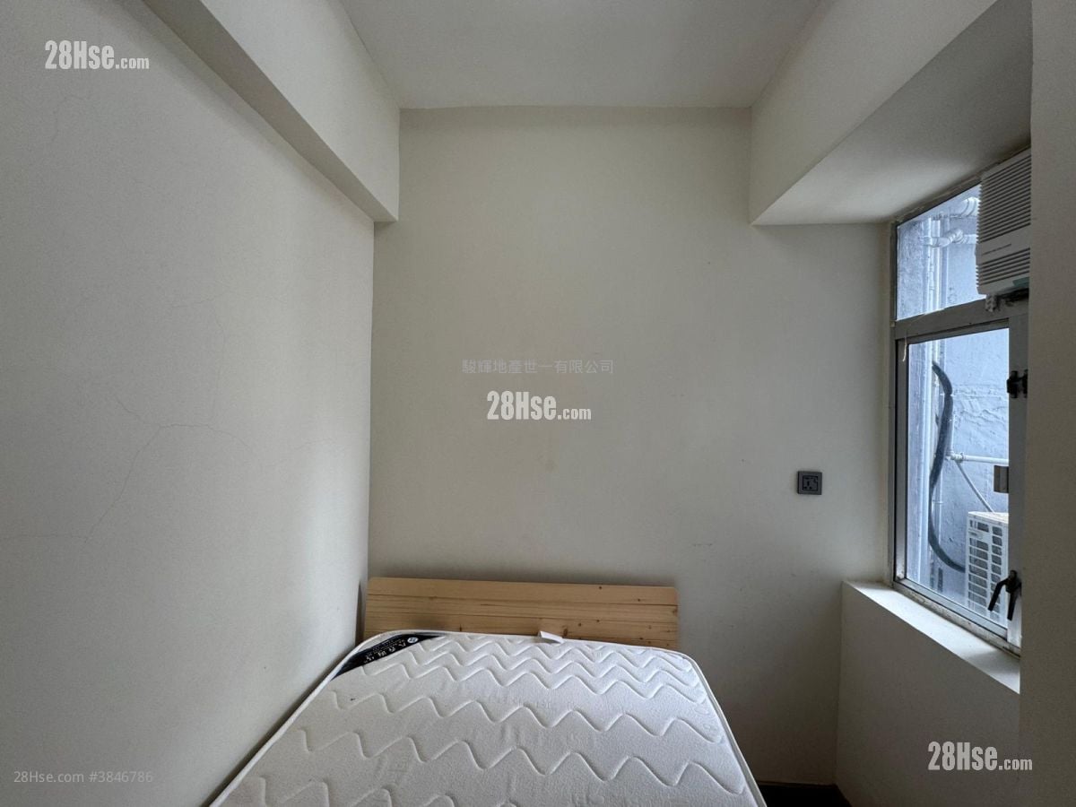 Pearl City Mansion Rental 2 Bedrooms , 1 Bathroom 250 ft²
