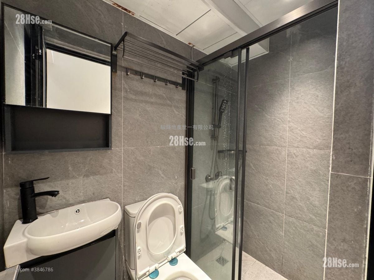 Pearl City Mansion Rental 2 Bedrooms , 1 Bathroom 250 ft²
