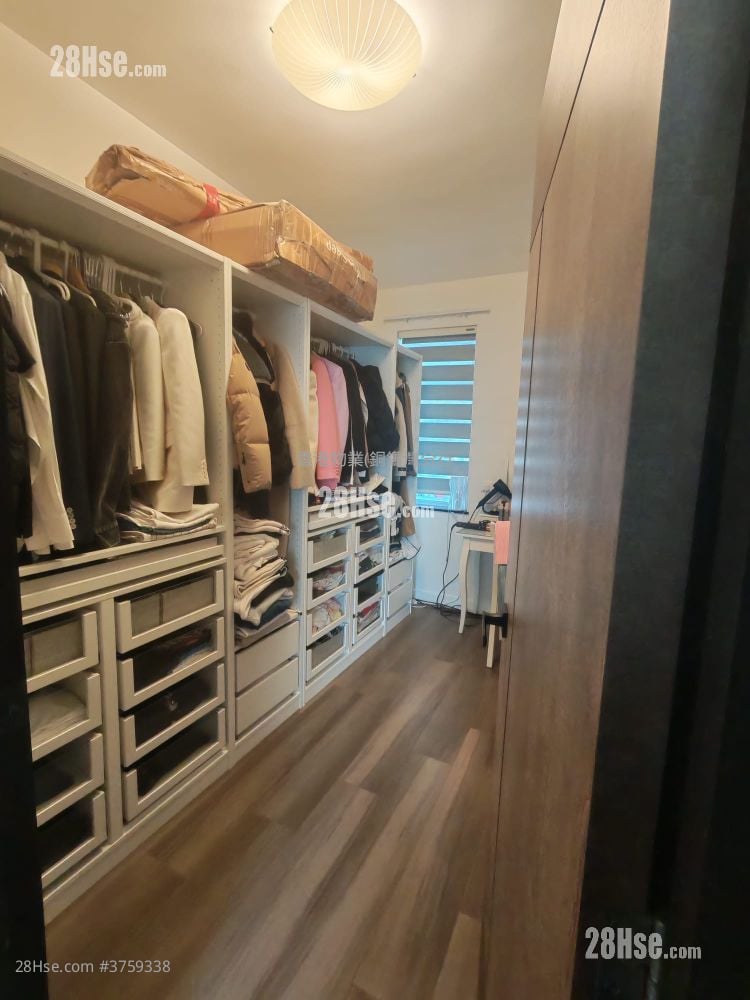 Clarke Mansion Sell 5+ Bedrooms , 3 Bathrooms 1,272 ft²