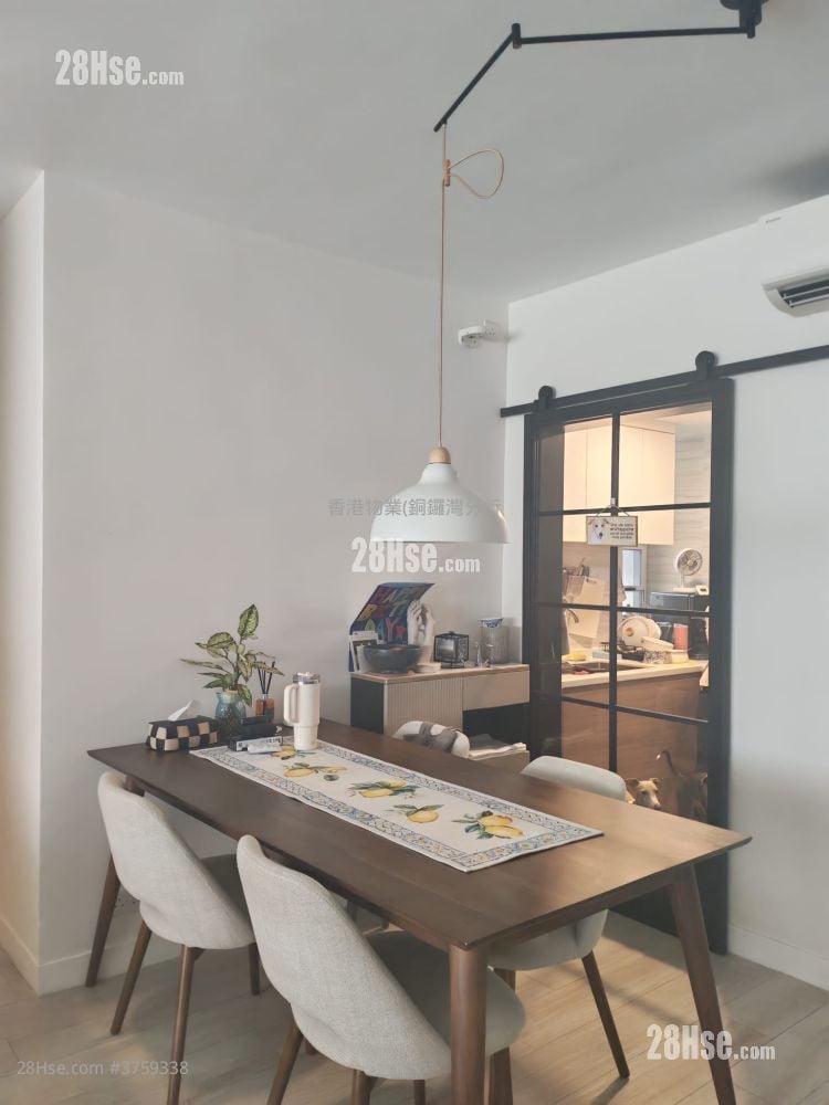 Clarke Mansion Sell 5+ Bedrooms , 3 Bathrooms 1,272 ft²