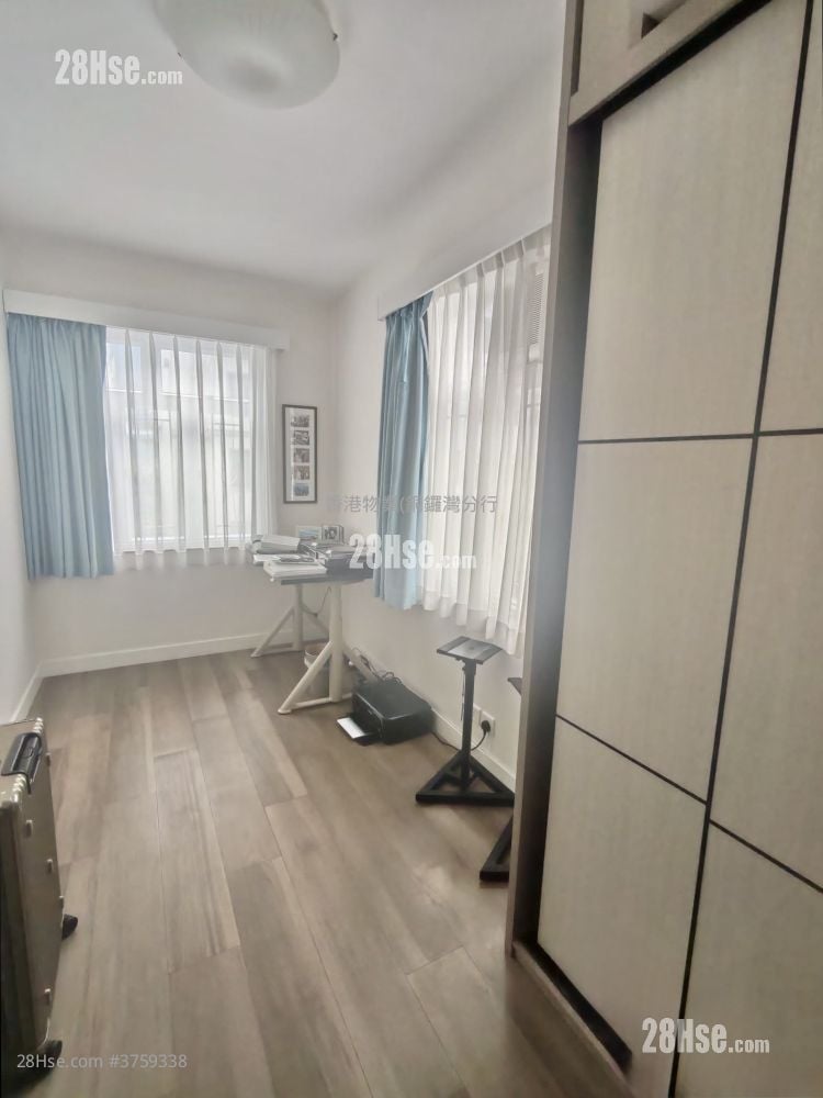 Clarke Mansion Sell 5+ Bedrooms , 3 Bathrooms 1,272 ft²