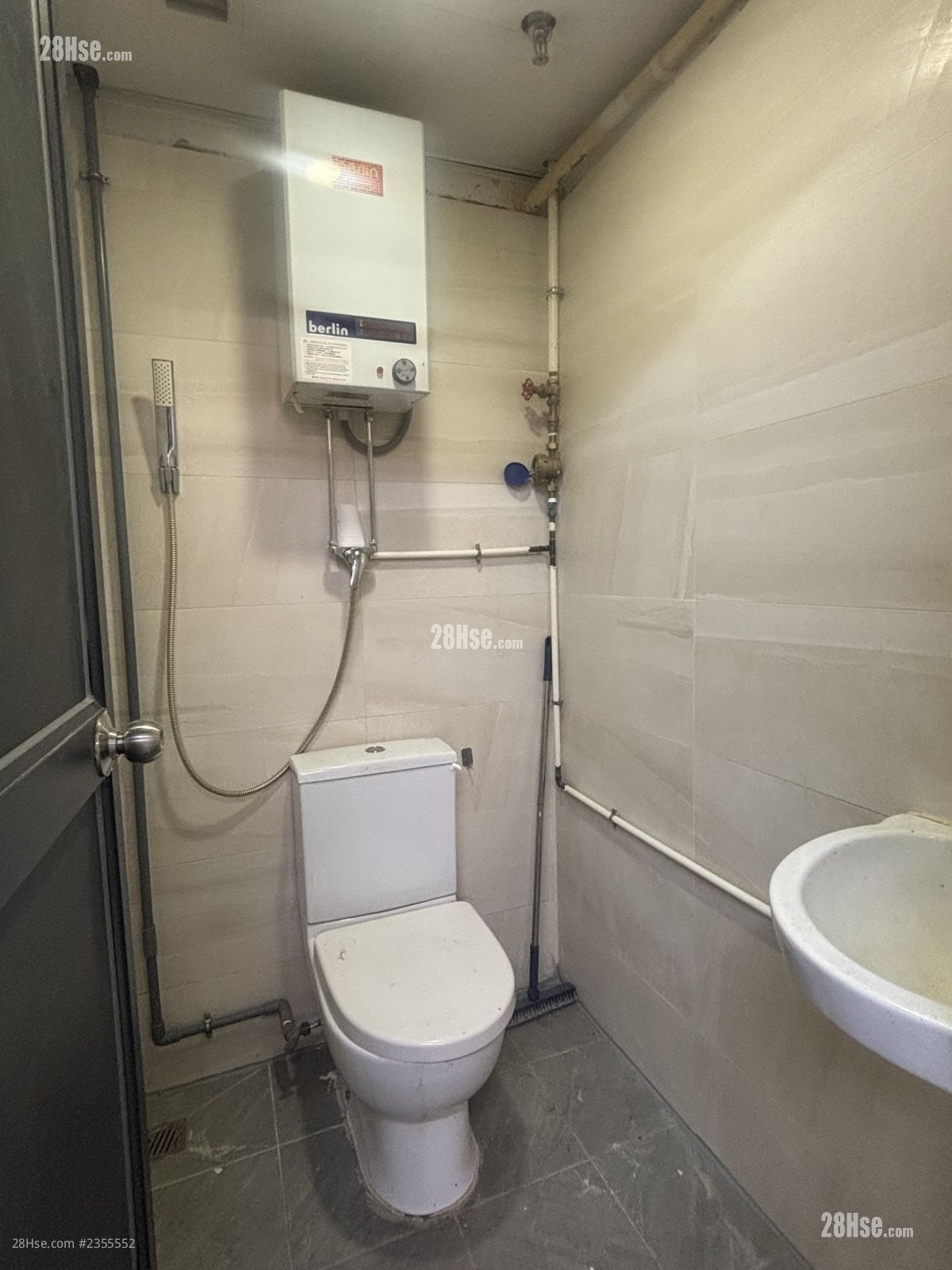 Hang Wai Industrial Centre Rental 1 Toilet 120 ft²