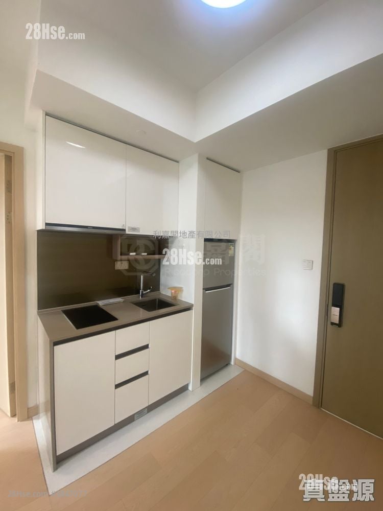K. Summit Sell 1 Bedroom , 1 Bathroom 331 ft²