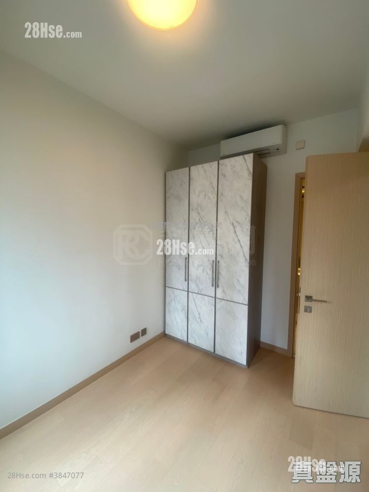 K. Summit Sell 1 Bedroom , 1 Bathroom 331 ft²