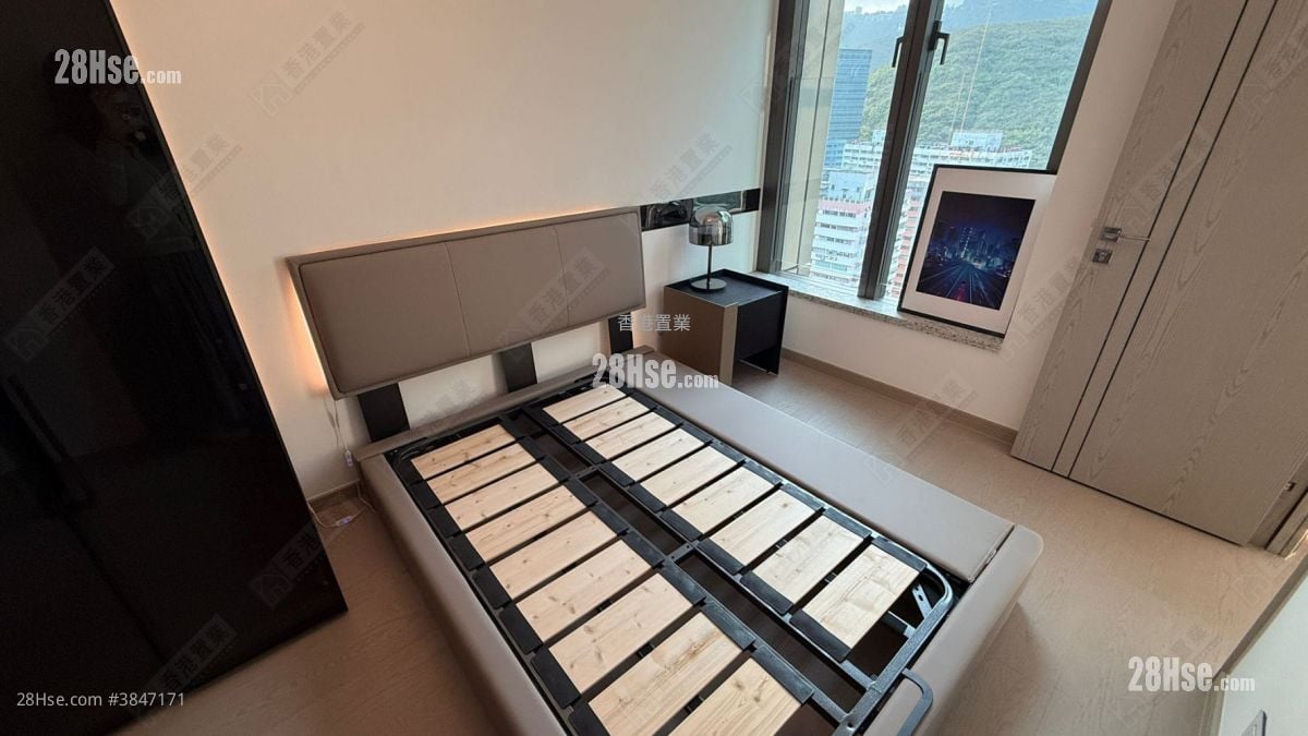 The Southside Sell 2 Bedrooms , 2 Bathrooms 538 ft²