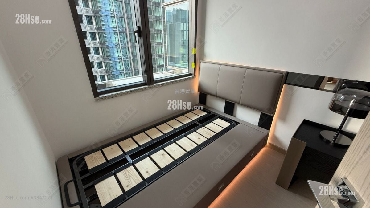 The Southside Sell 2 Bedrooms , 2 Bathrooms 538 ft²