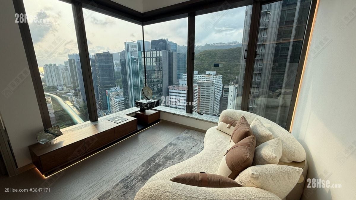 The Southside Sell 2 Bedrooms , 2 Bathrooms 538 ft²