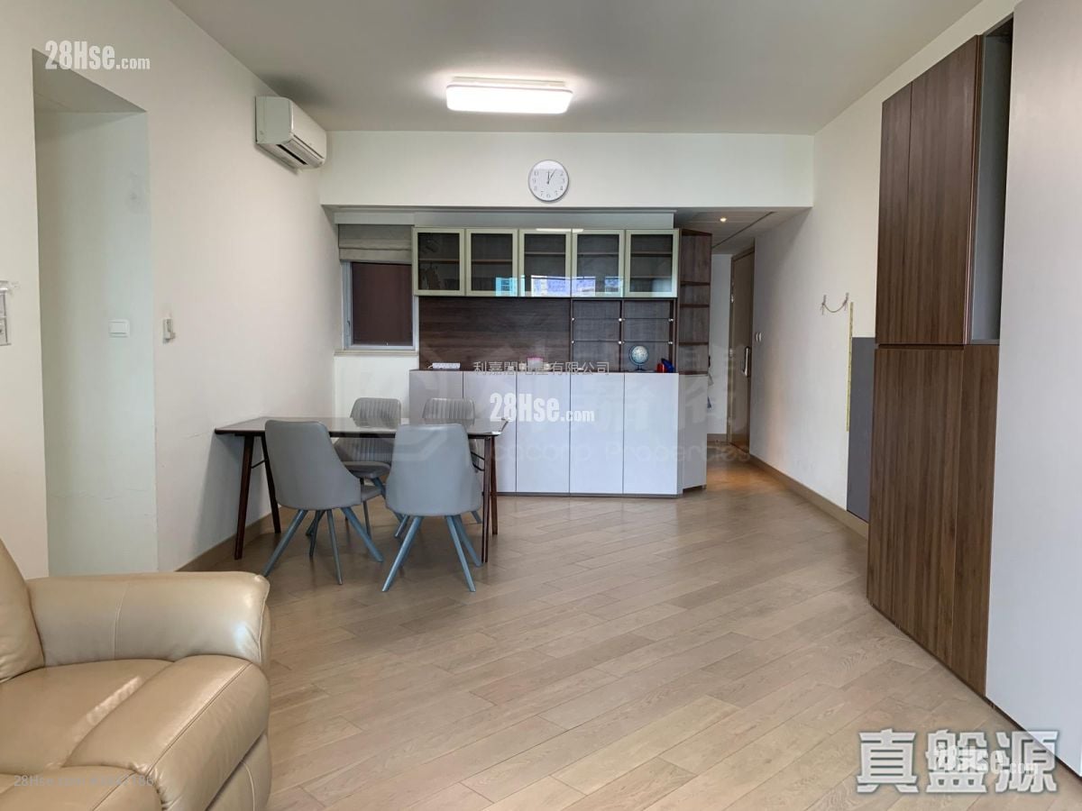 Cullinan West Sell 4 Bedrooms , 3 Bathrooms 1,254 ft²