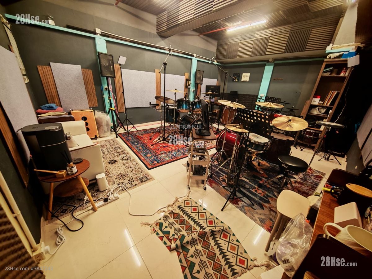 觀塘工業中心 租盤 開放式間隔 405 平方呎