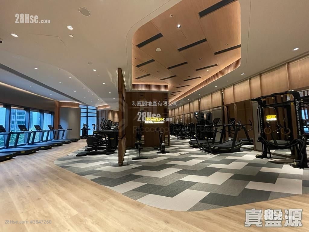 K. Summit Sell 2 Bedrooms , 1 Bathroom 460 ft²