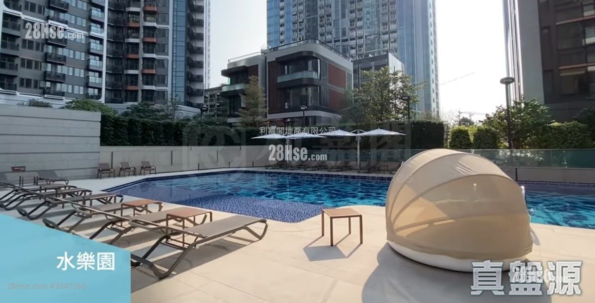 K. Summit Sell 2 Bedrooms , 1 Bathroom 460 ft²