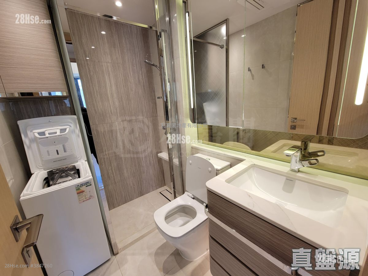 K. Summit Sell 2 Bedrooms , 1 Bathroom 460 ft²