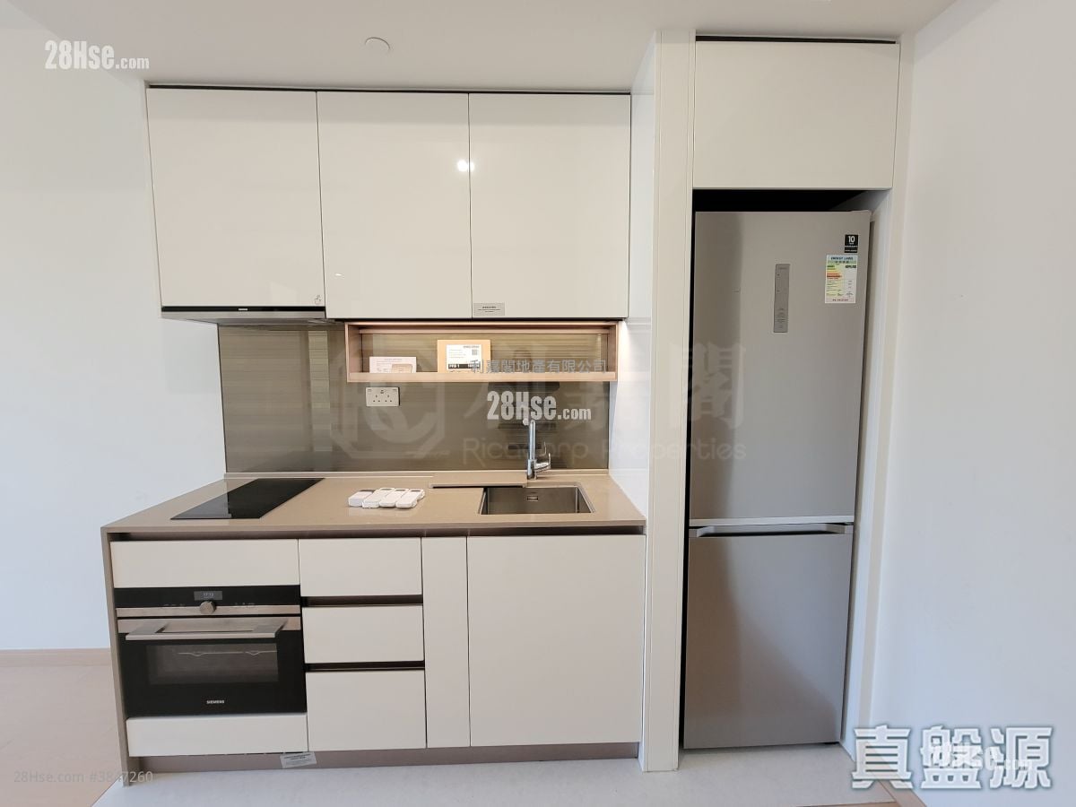 K. Summit Sell 2 Bedrooms , 1 Bathroom 460 ft²