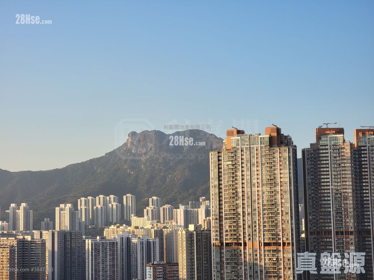 K. Summit Sell 2 Bedrooms , 1 Bathroom 460 ft²