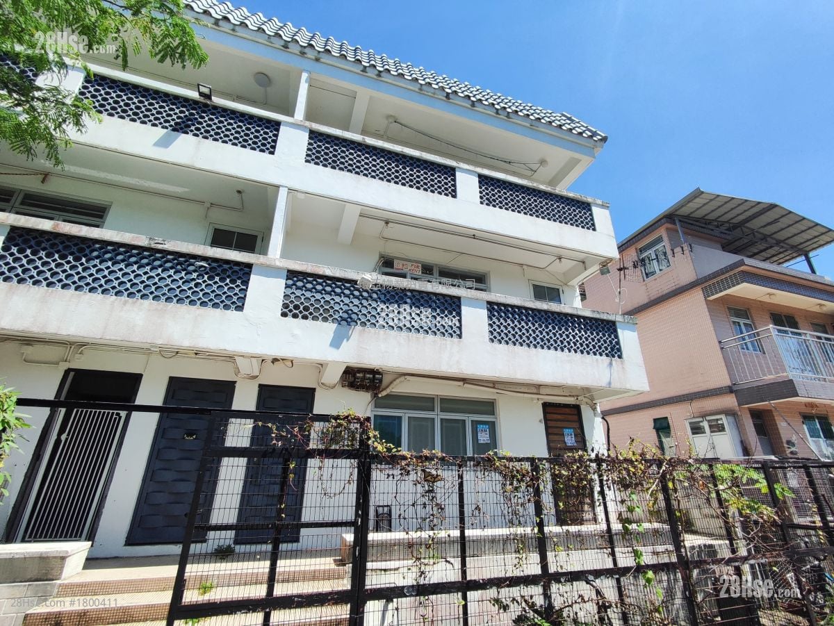 Nam Chung Tsuen Sell 2,100 ft²