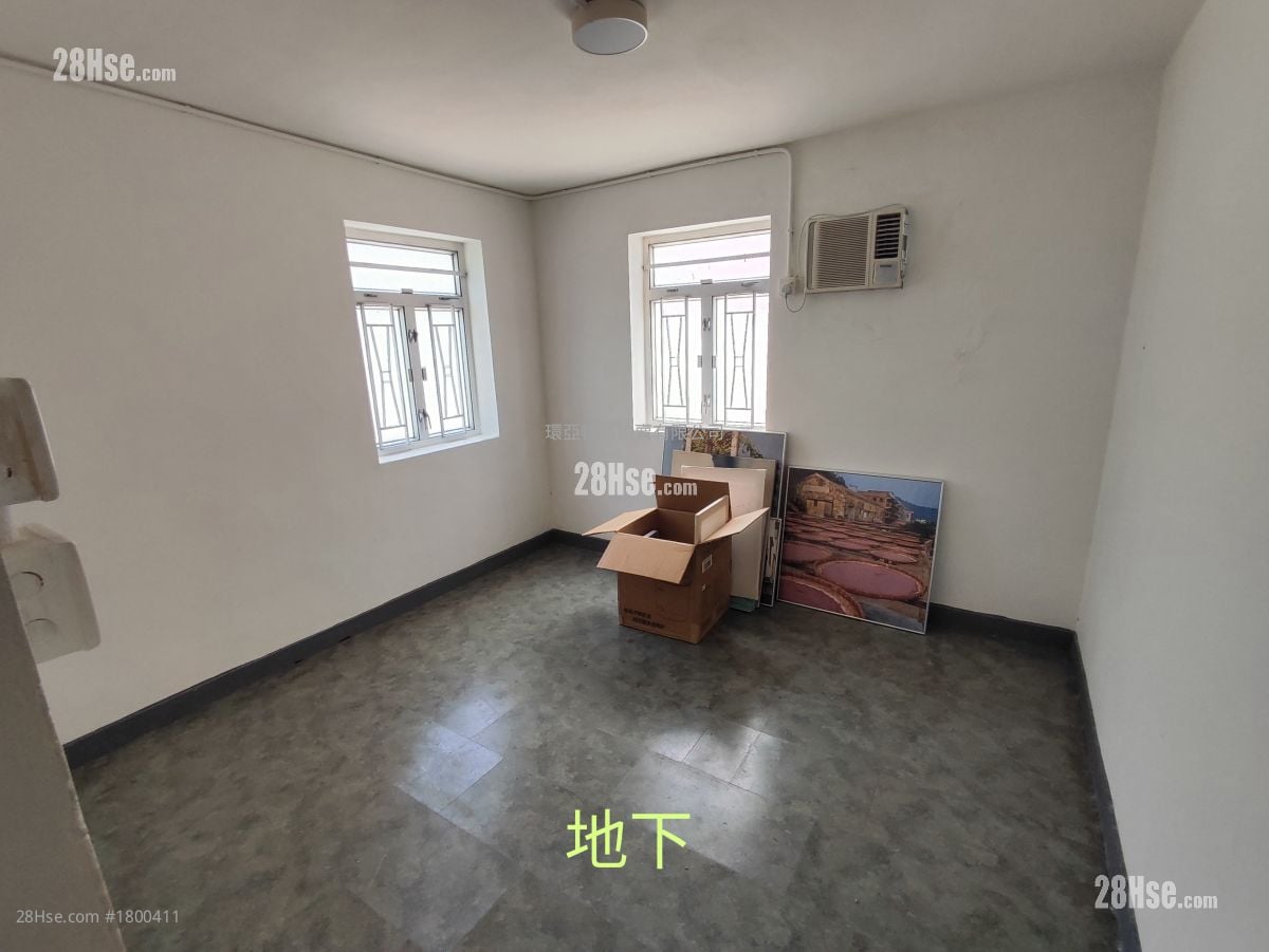 Nam Chung Tsuen Sell 2,100 ft²