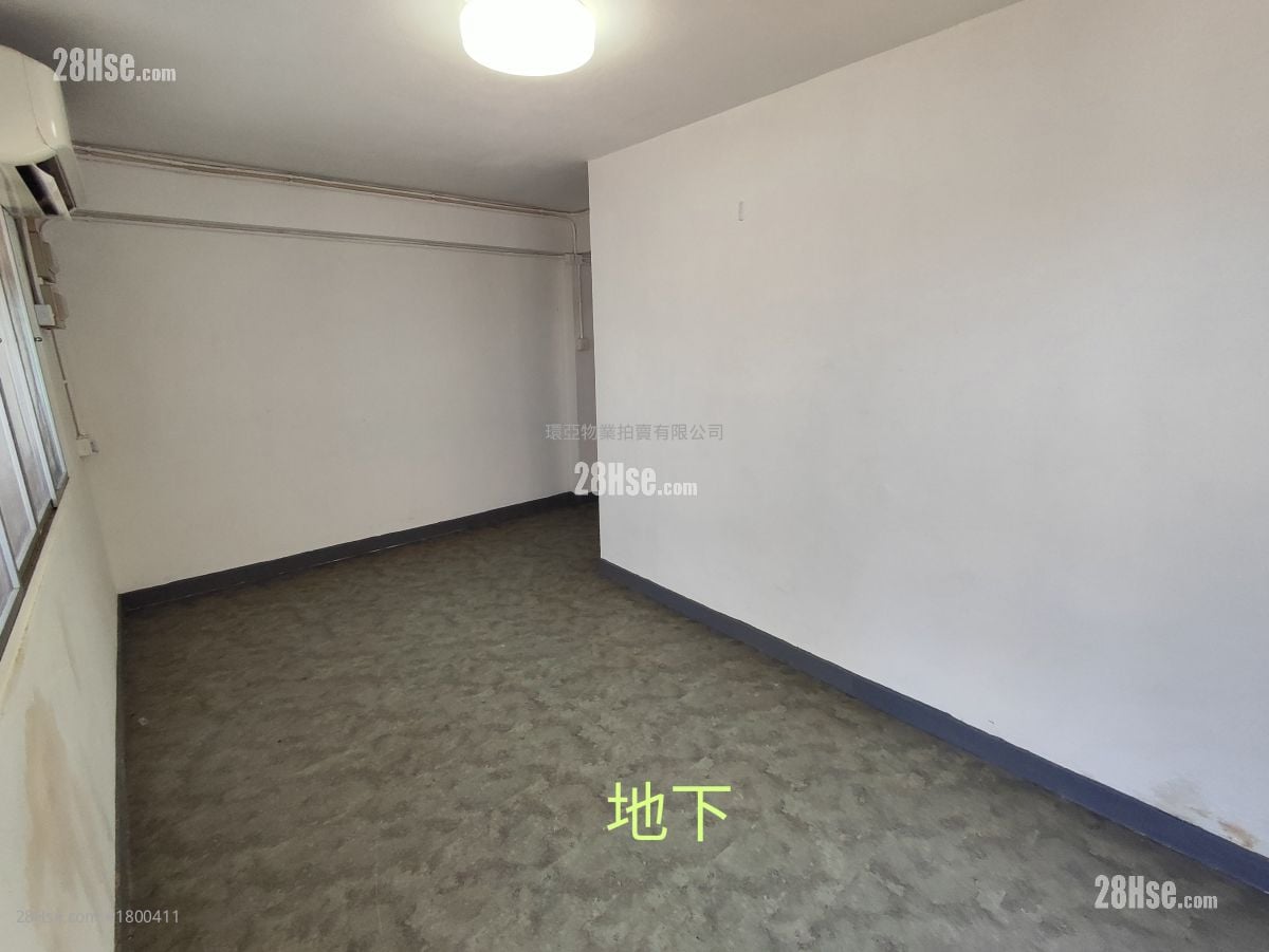 Nam Chung Tsuen Sell 2,100 ft²