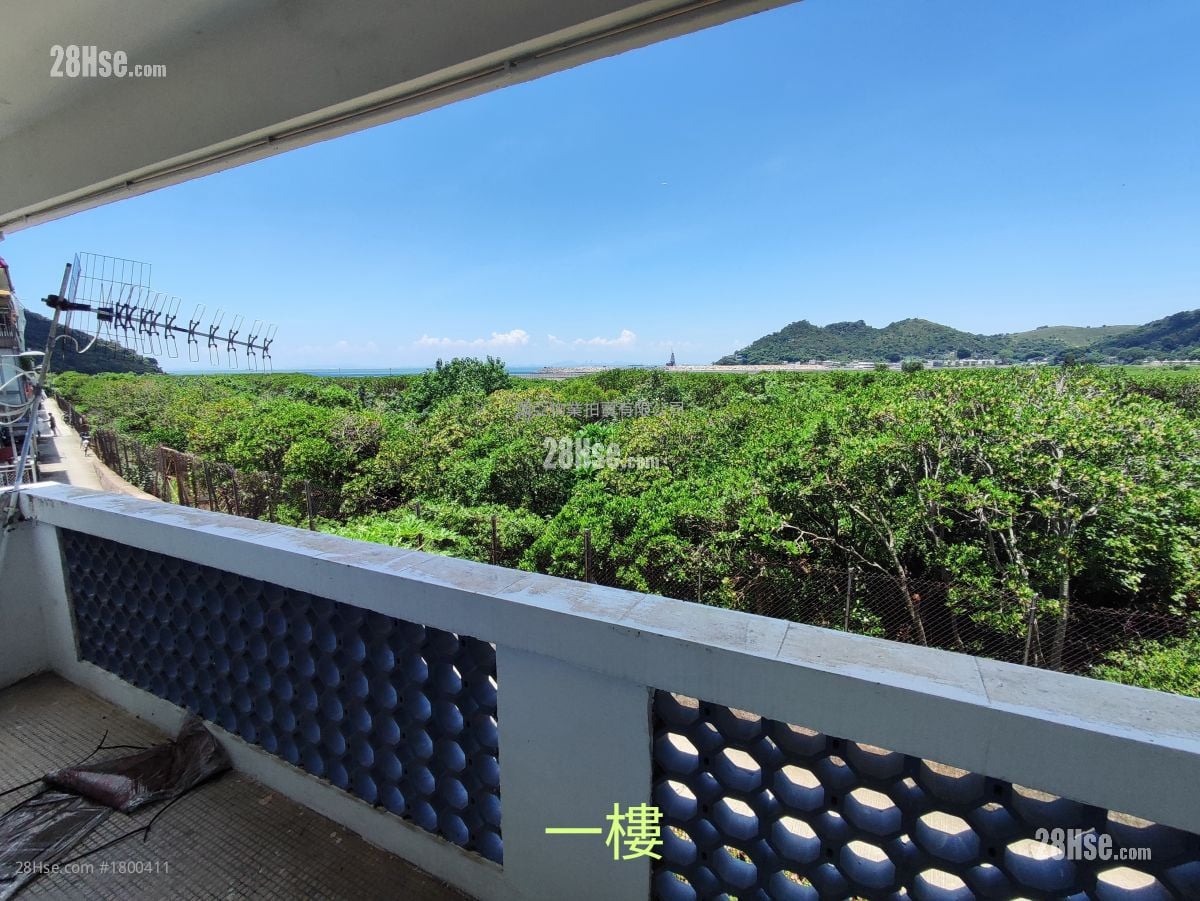 Nam Chung Tsuen Sell 2,100 ft²