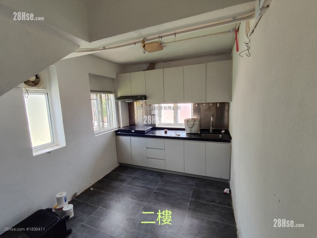 Nam Chung Tsuen Sell 2,100 ft²