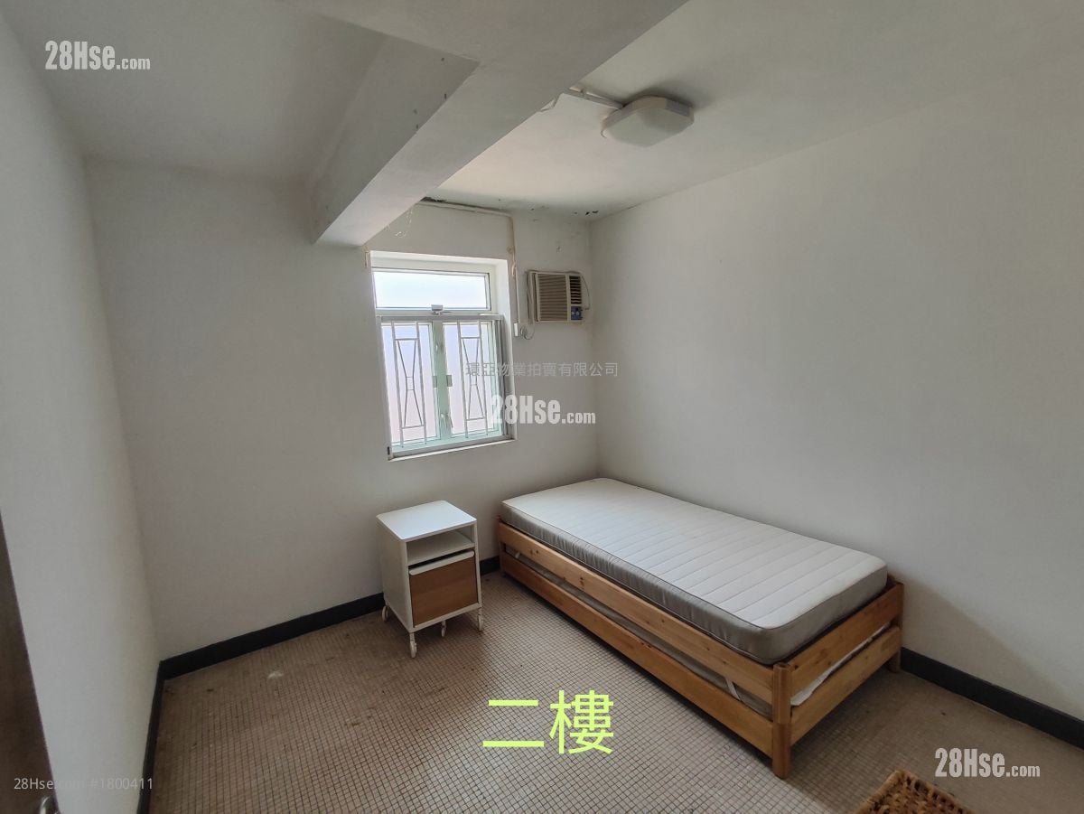 Nam Chung Tsuen Sell 2,100 ft²
