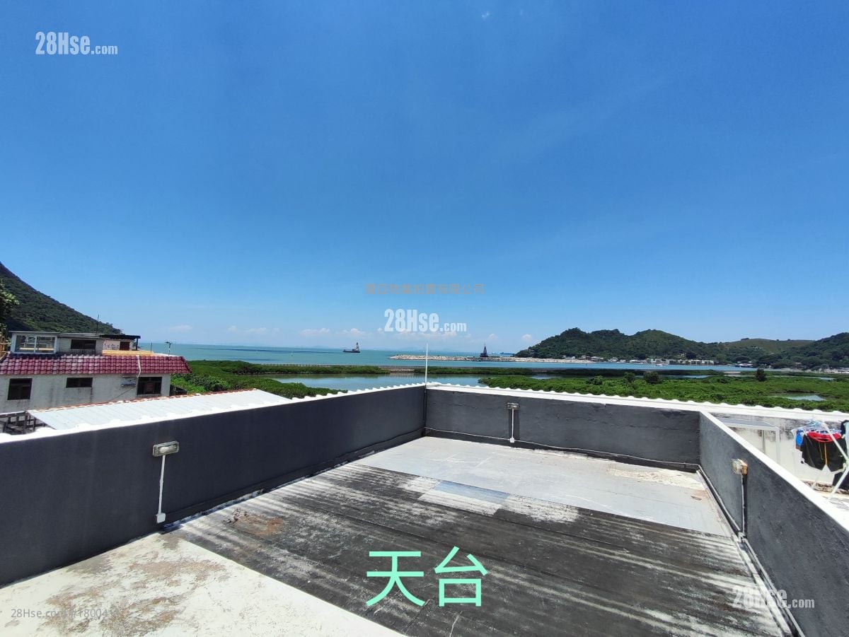 Nam Chung Tsuen Sell 2,100 ft²