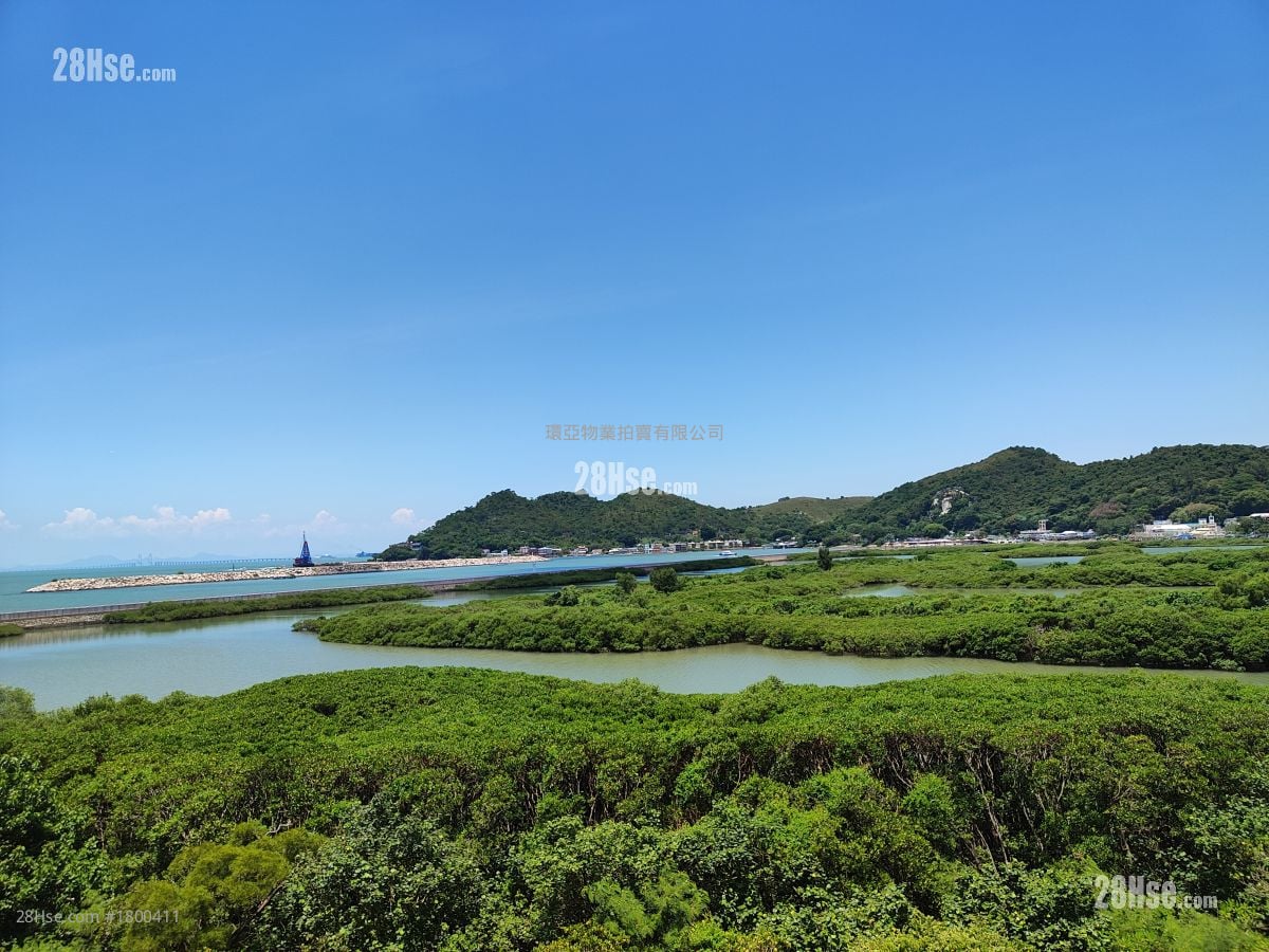 Nam Chung Tsuen Sell 2,100 ft²