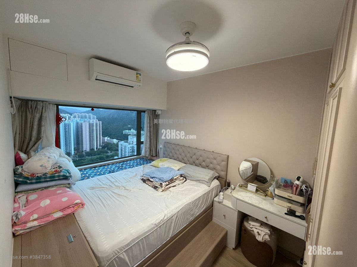 Residence Oasis Sell 3 Bedrooms 742 ft²