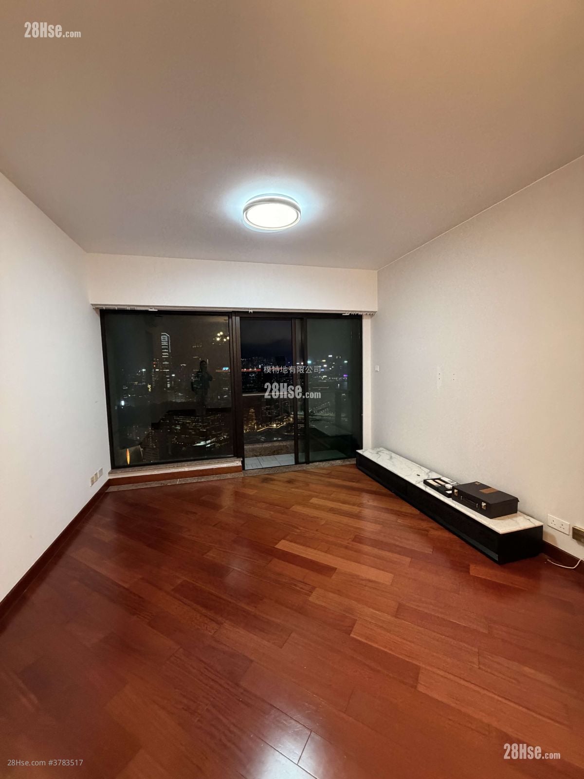 The Arch Rental 3 Bedrooms , 2 Bathrooms 962 ft²
