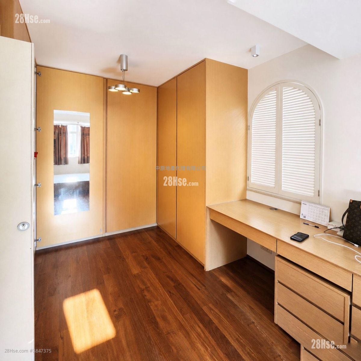 Marconi Court Sell 3 Bedrooms 712 ft²