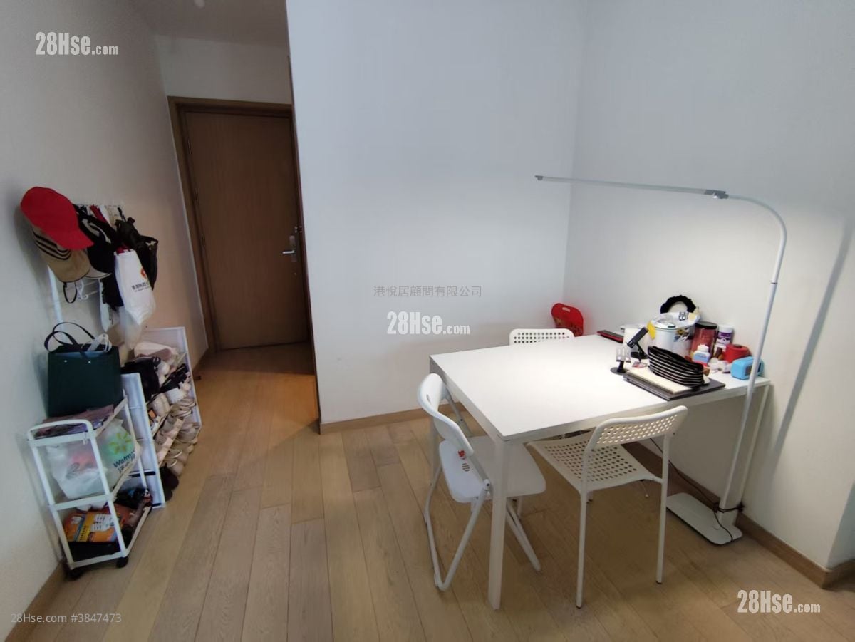 The Bloomsway Rental 2 Bedrooms 590 ft²