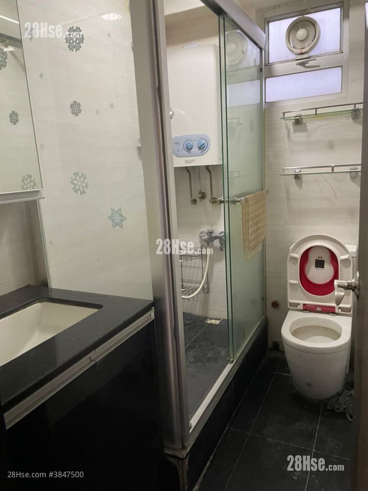 Apartment Rental 3 Bedrooms , 1 Bathroom 433 ft²