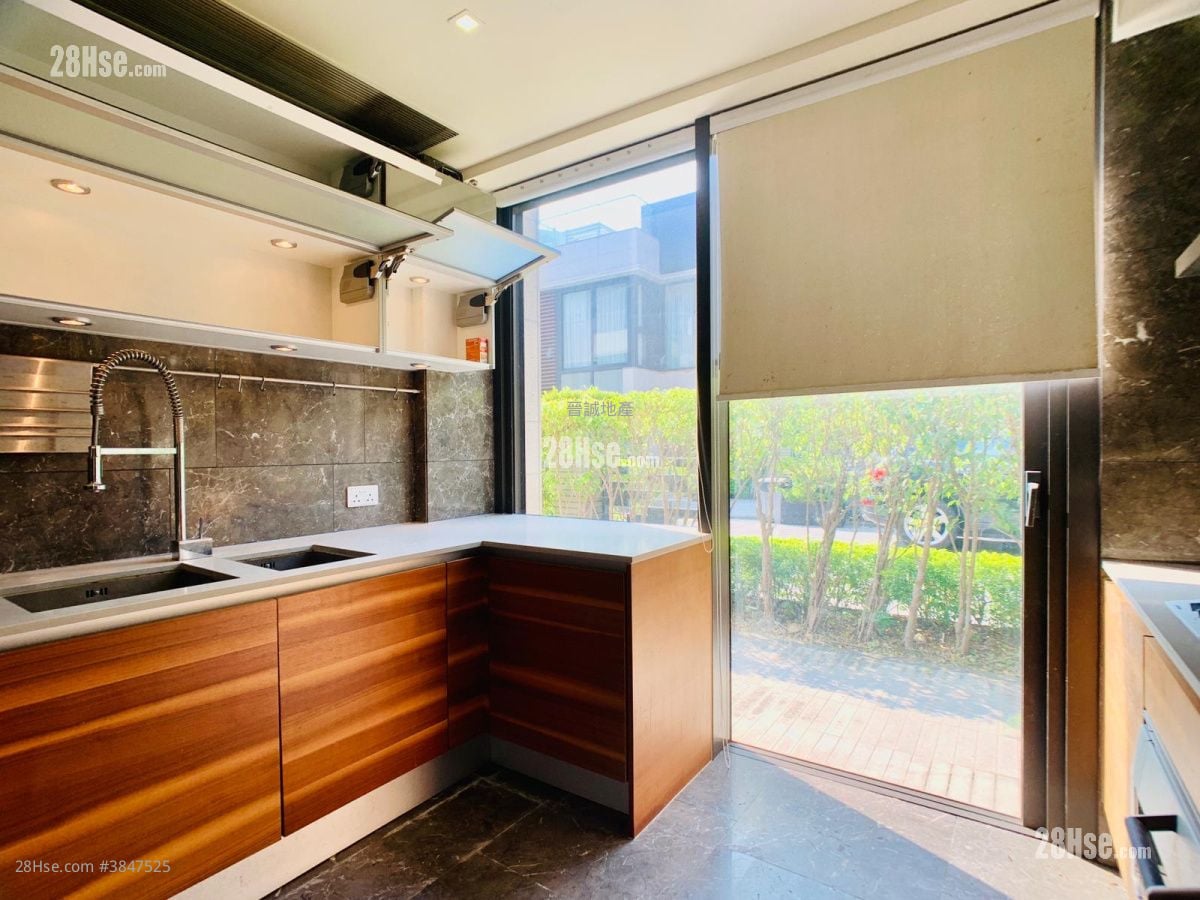 Avignon Sell 5+ Bedrooms , 5+ Bathrooms 1,903 ft²