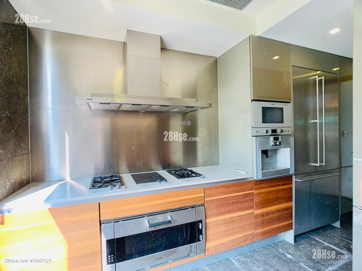 Avignon Sell 5+ Bedrooms , 5+ Bathrooms 1,903 ft²