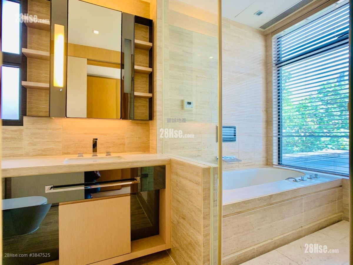 Avignon Sell 5+ Bedrooms , 5+ Bathrooms 1,903 ft²