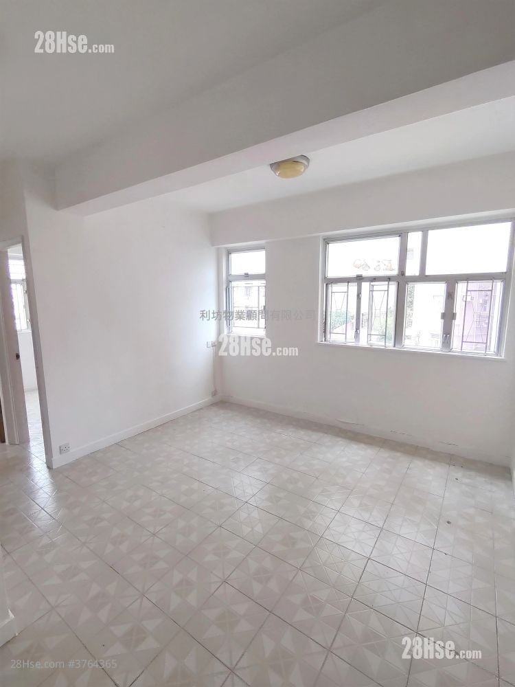 On Fai Building Sell 2 Bedrooms , 1 Bathroom 461 ft²