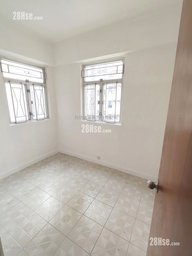 On Fai Building Sell 2 Bedrooms , 1 Bathroom 461 ft²