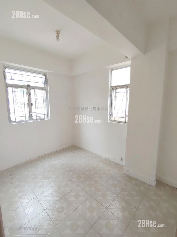 On Fai Building Sell 2 Bedrooms , 1 Bathroom 461 ft²